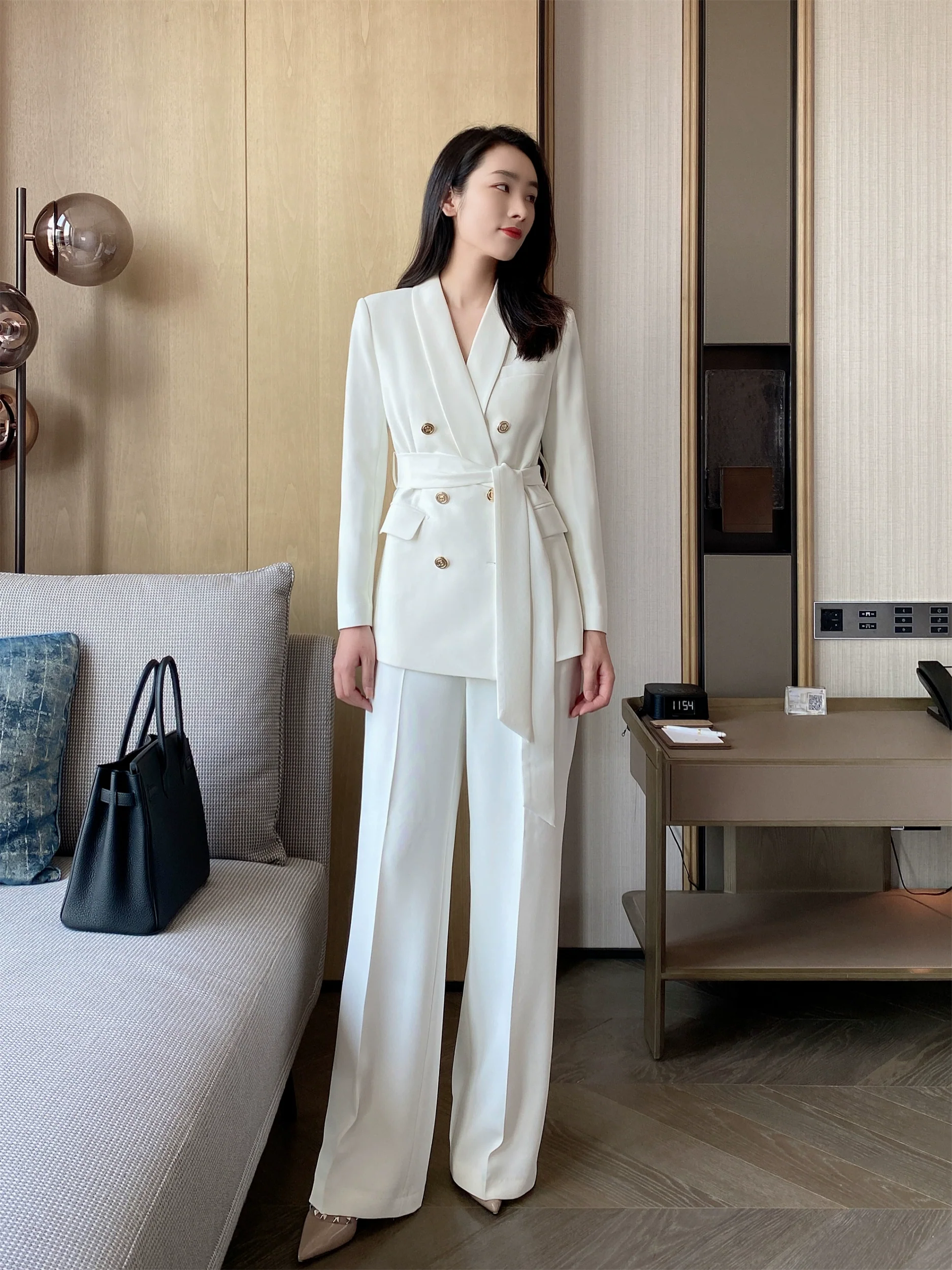 Elegant White Classic Suit Jacket and Trousers Set - Image 6