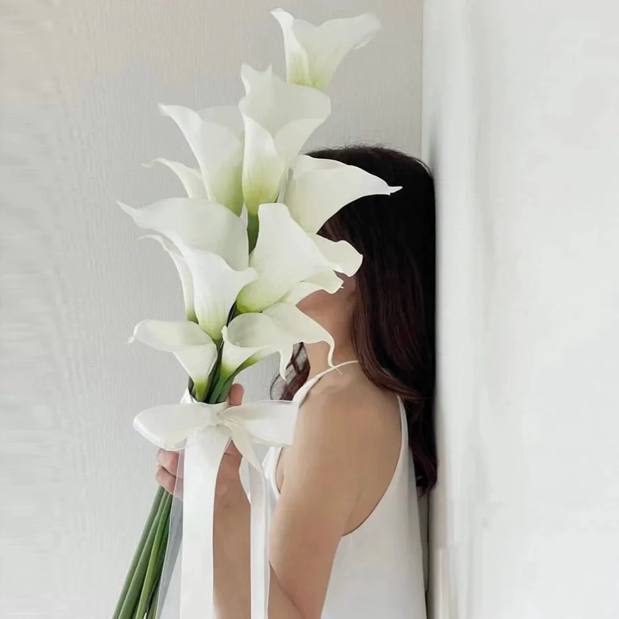 Elegant White Phalaenopsis Calla Lily Bouquet for Wedding Photos - Image 10