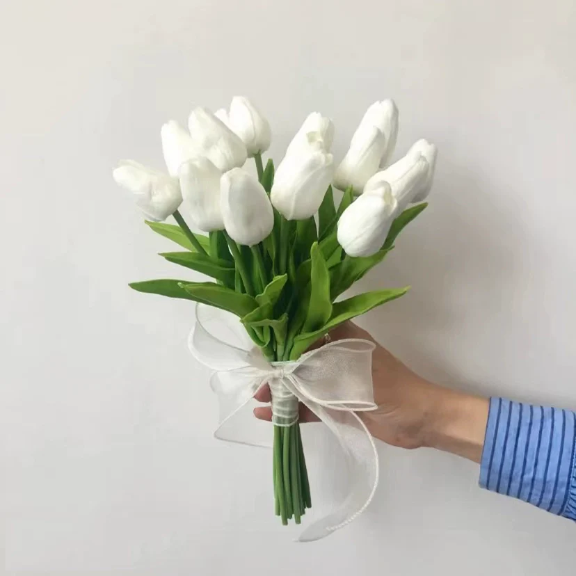 Elegant White Phalaenopsis Calla Lily Bouquet for Wedding Photos - Image 14