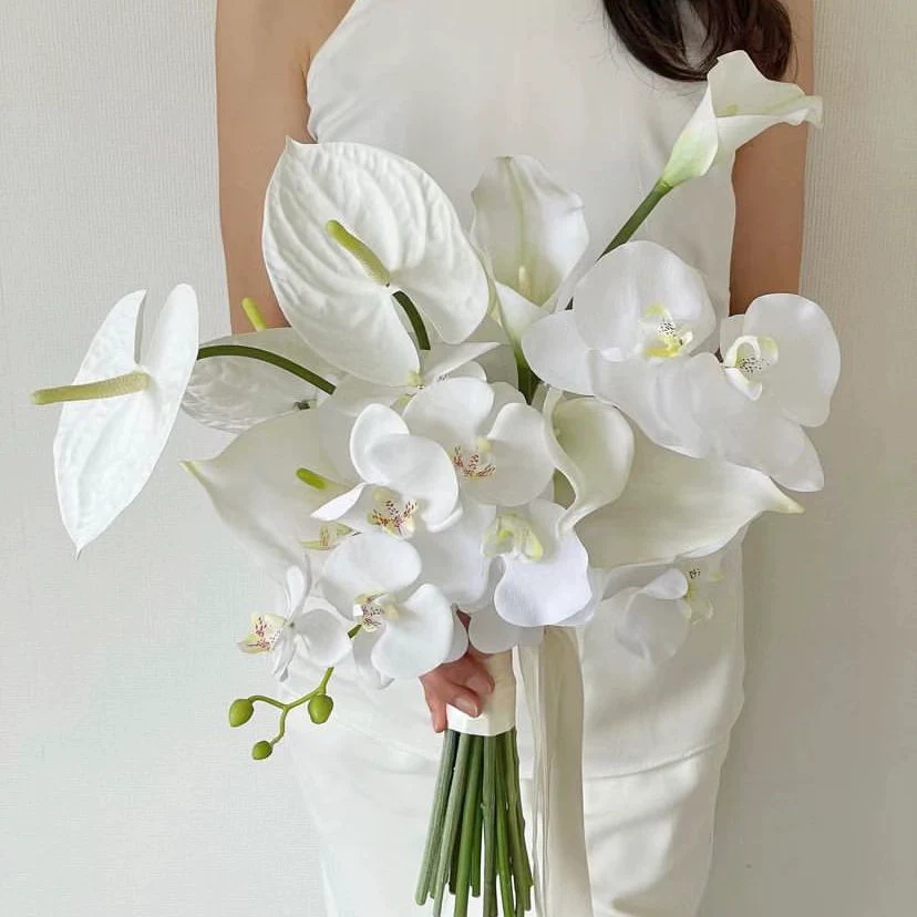 Elegant White Phalaenopsis Calla Lily Bouquet for Wedding Photos - Image 6