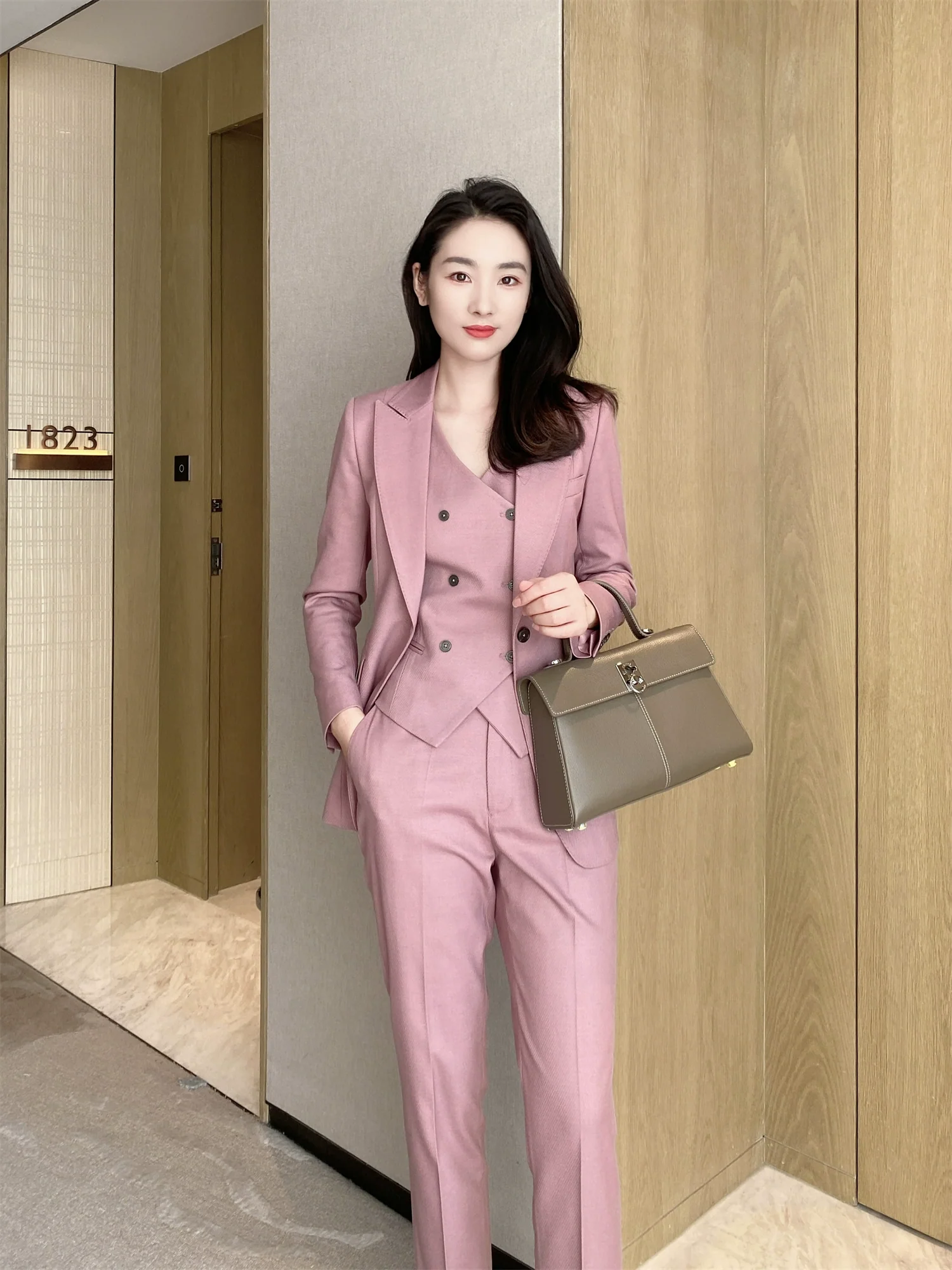Fuchsia Ice Rose Powder Women's Slim Fit 3-Piece Suit Set - Image 2