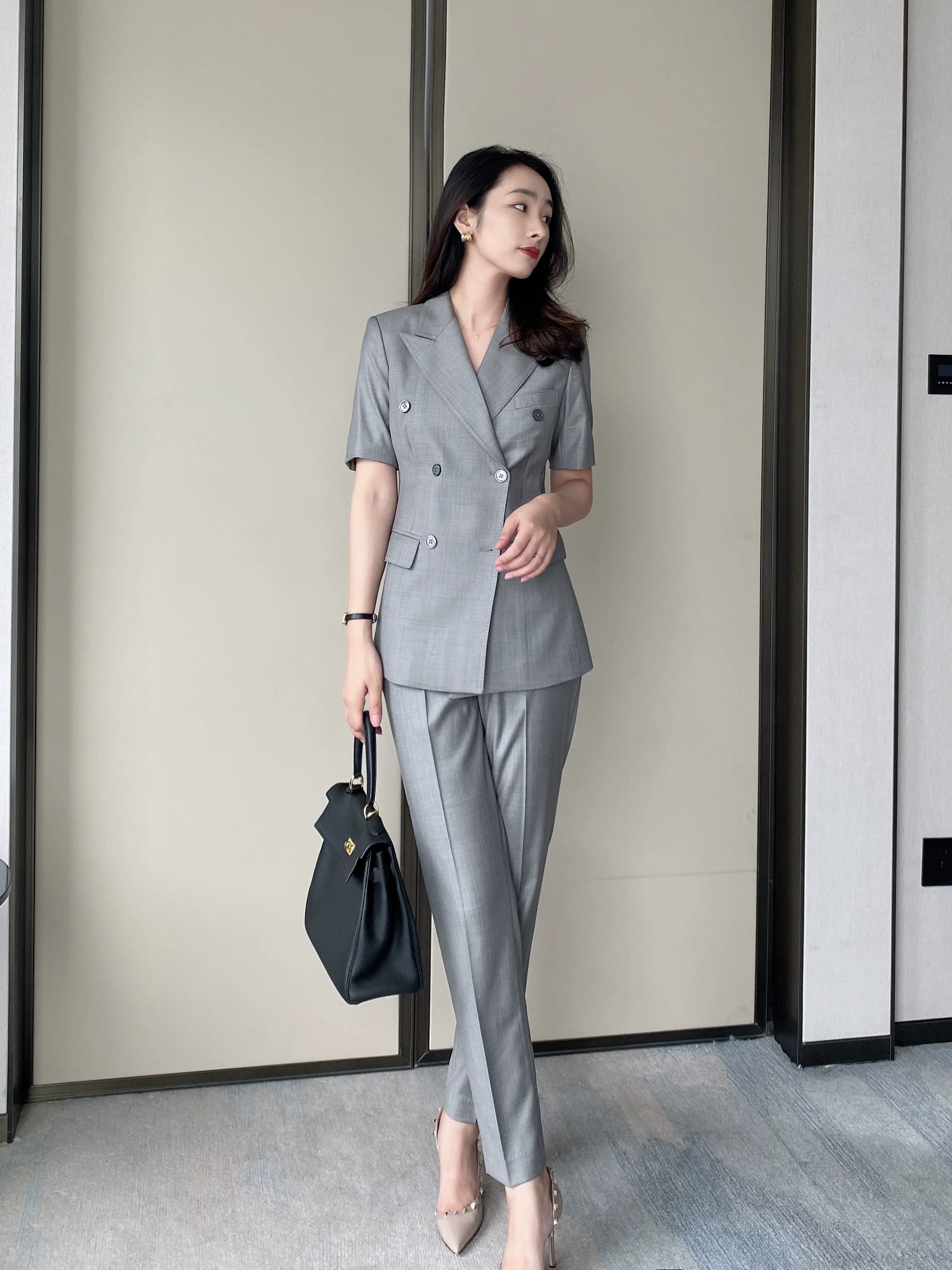 High-End Light Grey Short‑Sleeve Summer Suit Set for Office - Image 3