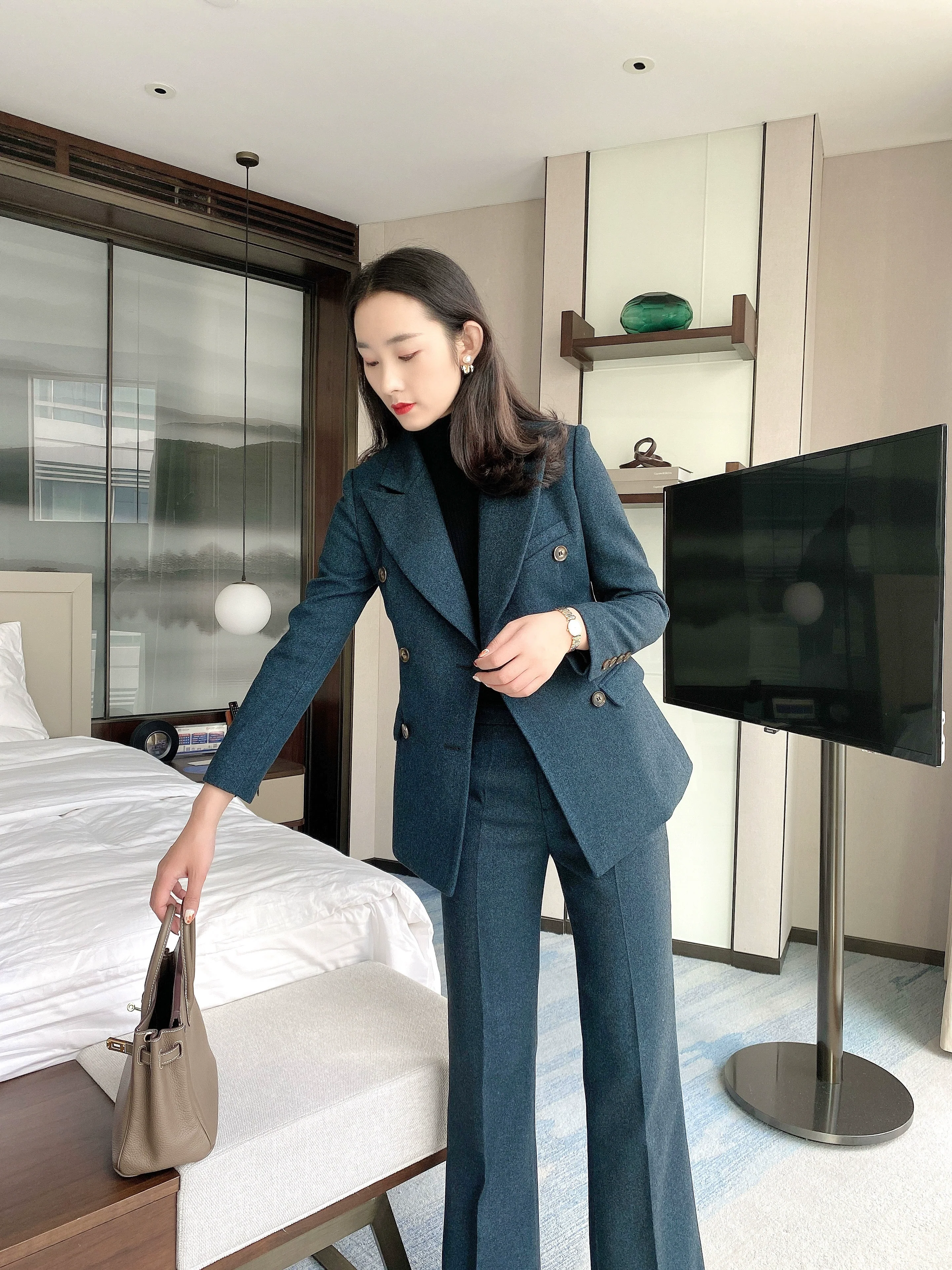Indigo Woolen Women's Suit with Flared Trousers - Image 5