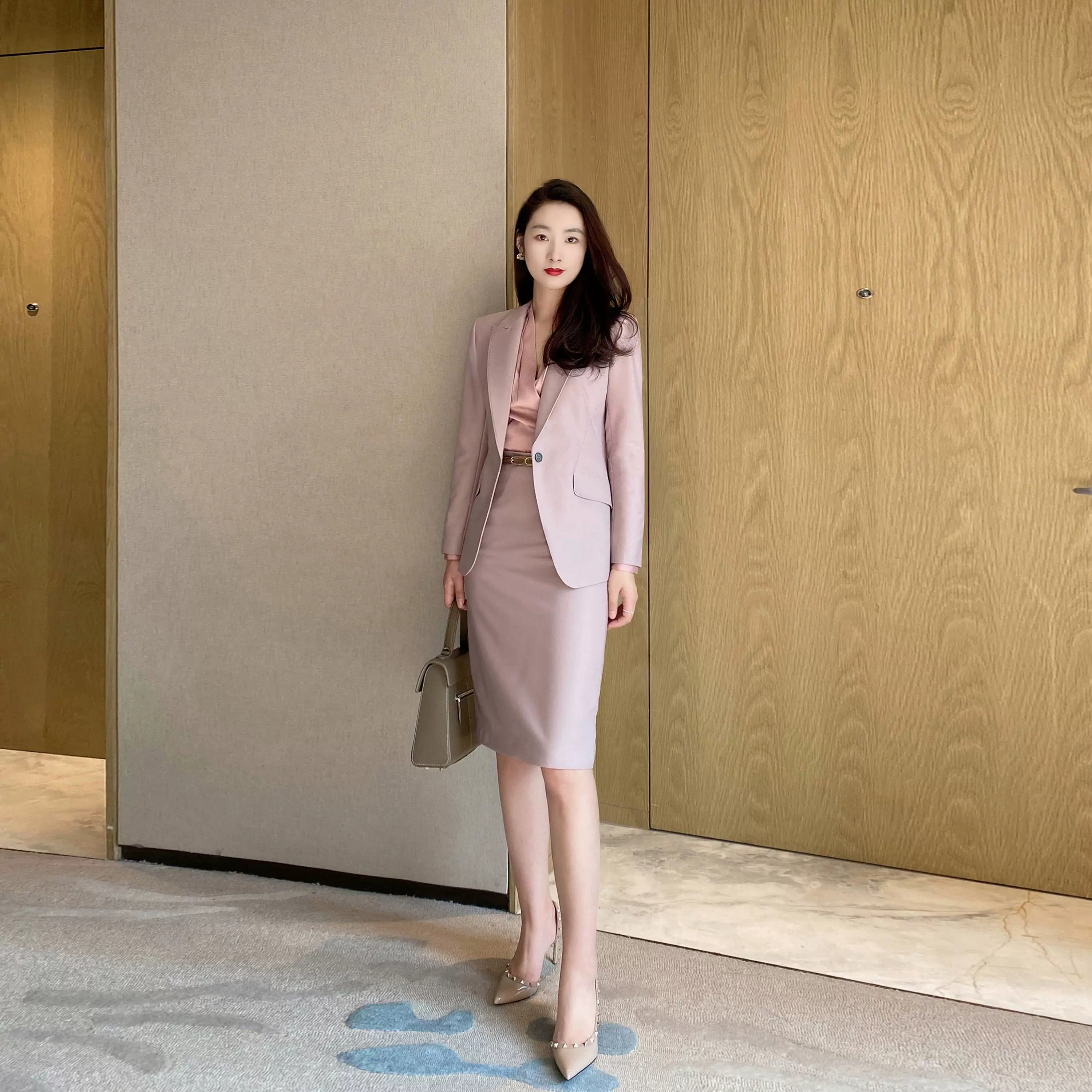 Spring Fuchsia Slim Fit Classic Suit Set with Hip Accents - Image 2