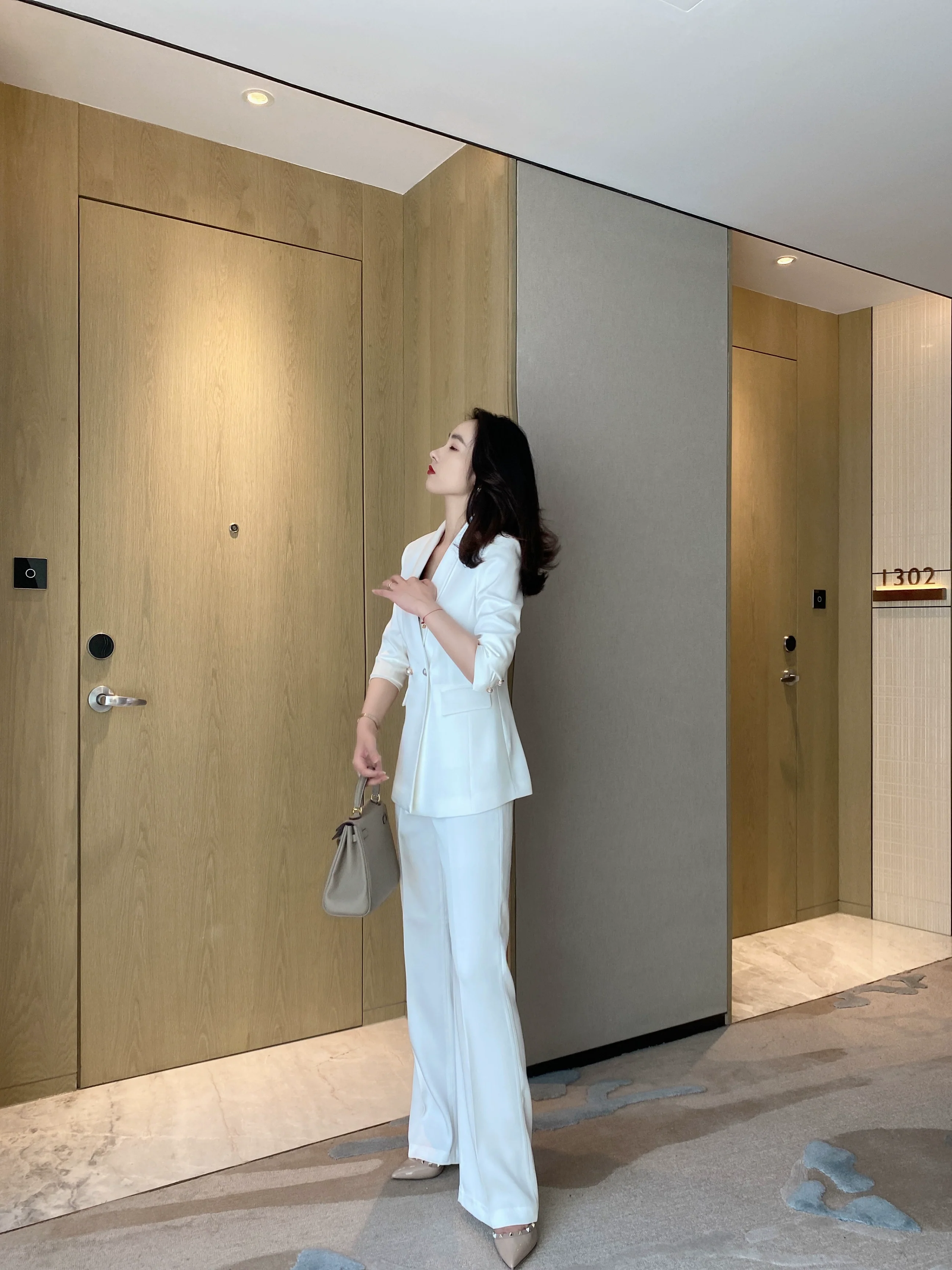 Summer Light White Classic Suit Jacket with Fitted Trousers - Image 4