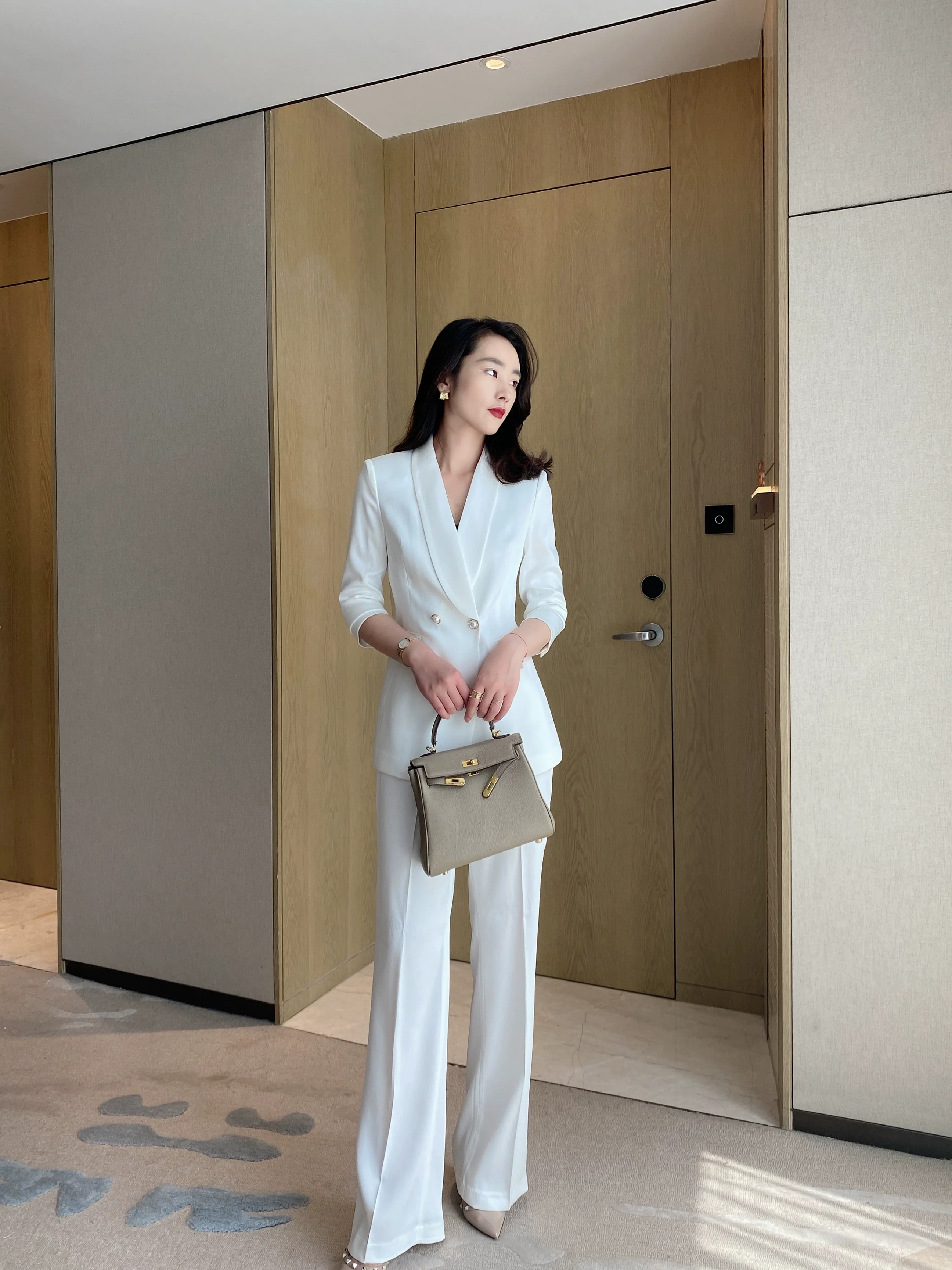 Summer Light White Classic Suit Jacket with Fitted Trousers - Image 6