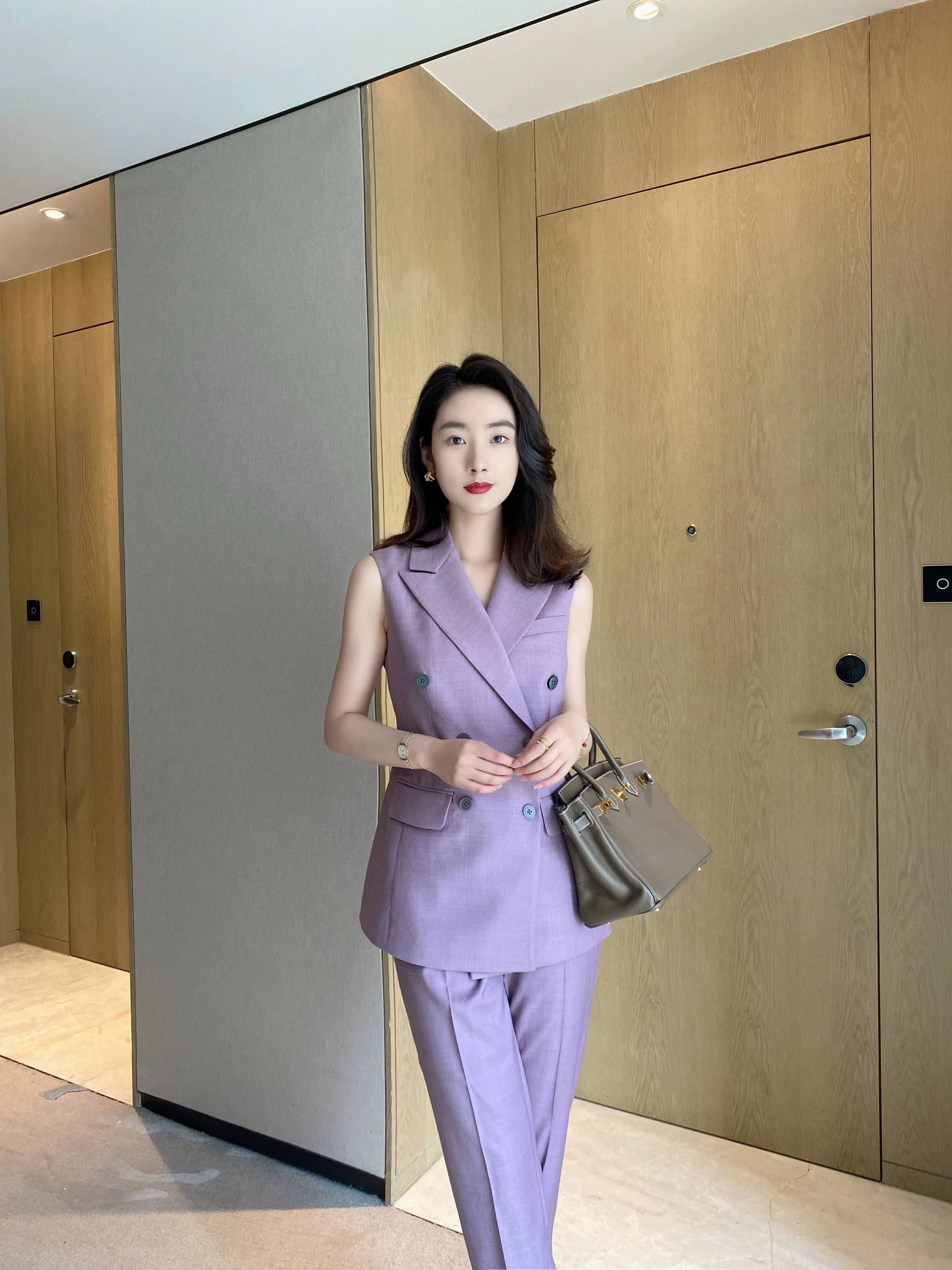 Summer Sleeveless Vest with Classic Suit Jacket and Slim Trousers - Image 3
