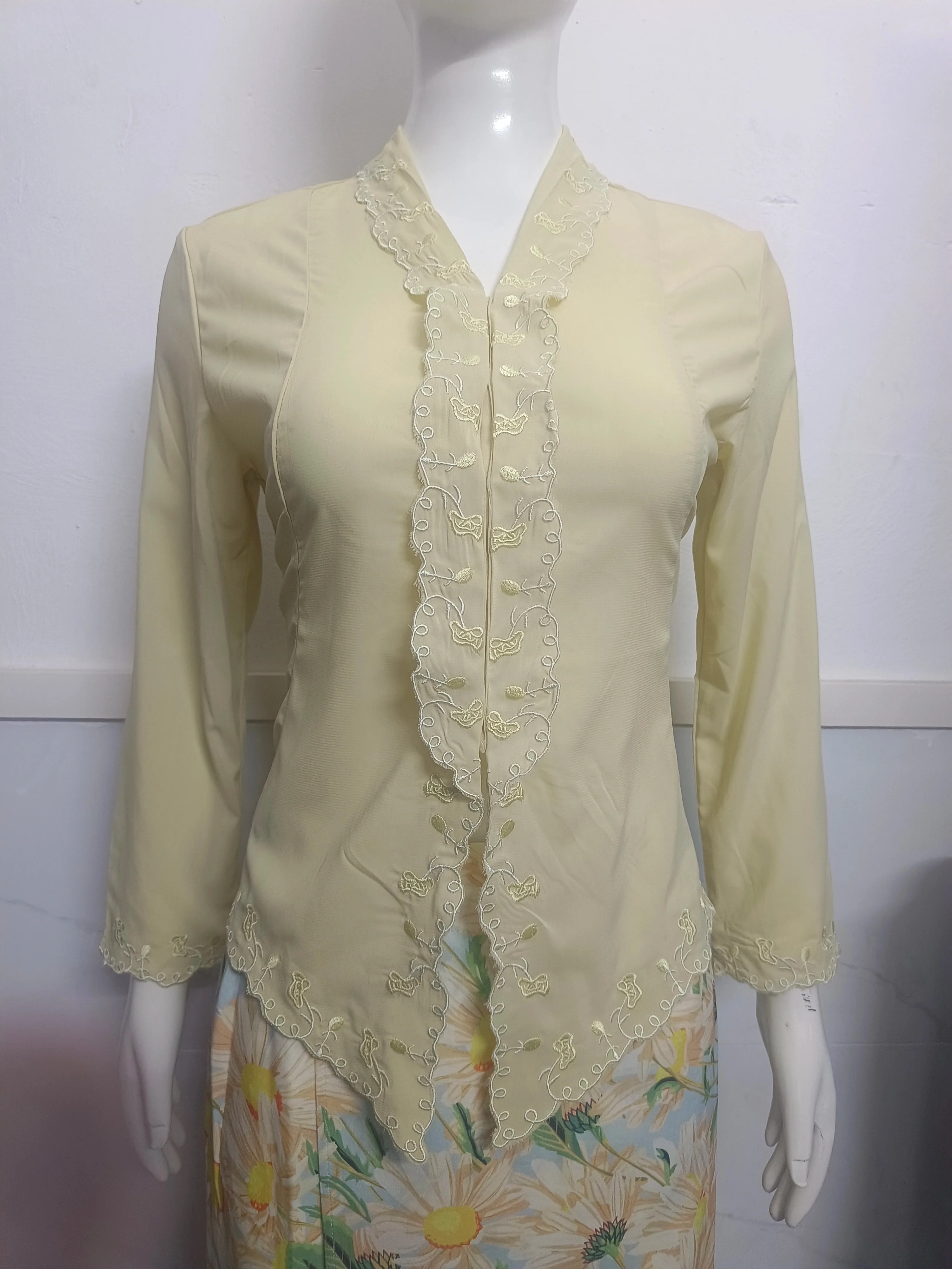 V Neck Floral Embroidered Cardigan - Image 7