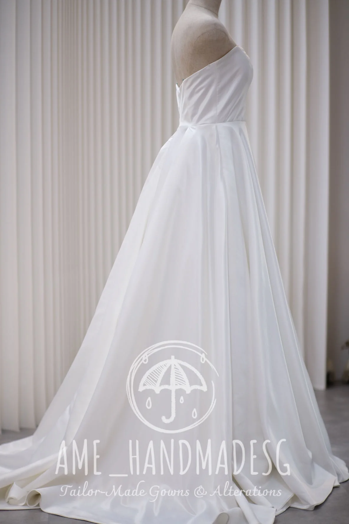 Lux Plain Pleated Size L Wedding Gown | Ready-to-Wear - Image 4