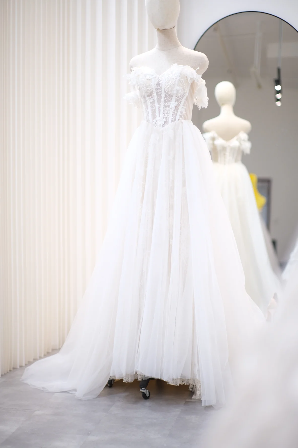 Premium Full Fabric Lace Size M Wedding Gown | Ready-to-Wear