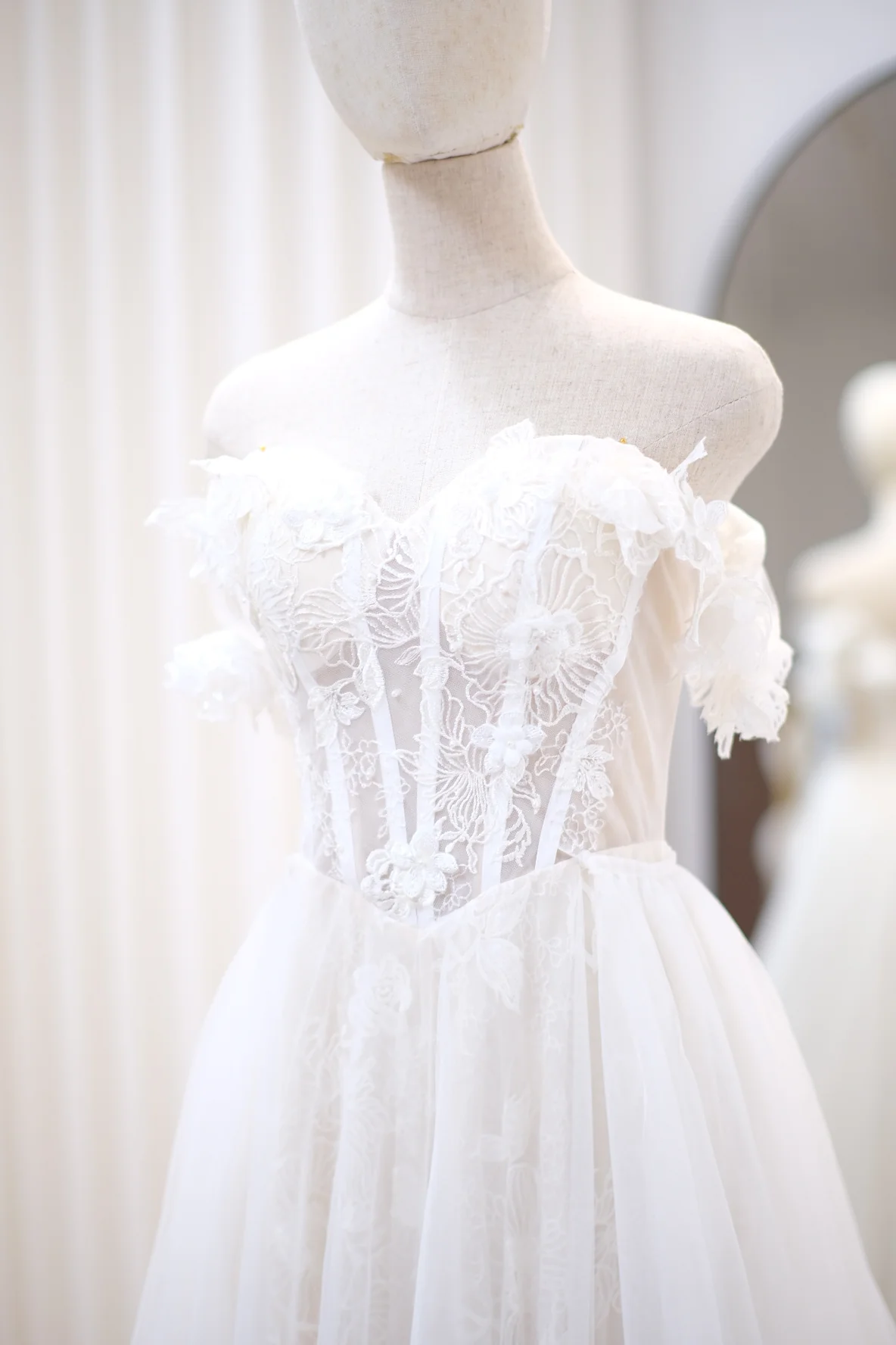 Premium Full Fabric Lace Size M Wedding Gown | Ready-to-Wear - Image 6