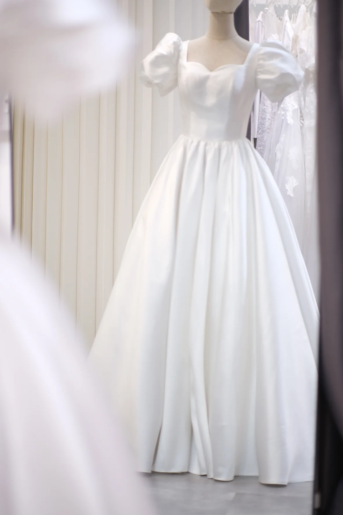 Lux Plain Pleated Size S Wedding Gown | Ready-to-Wear