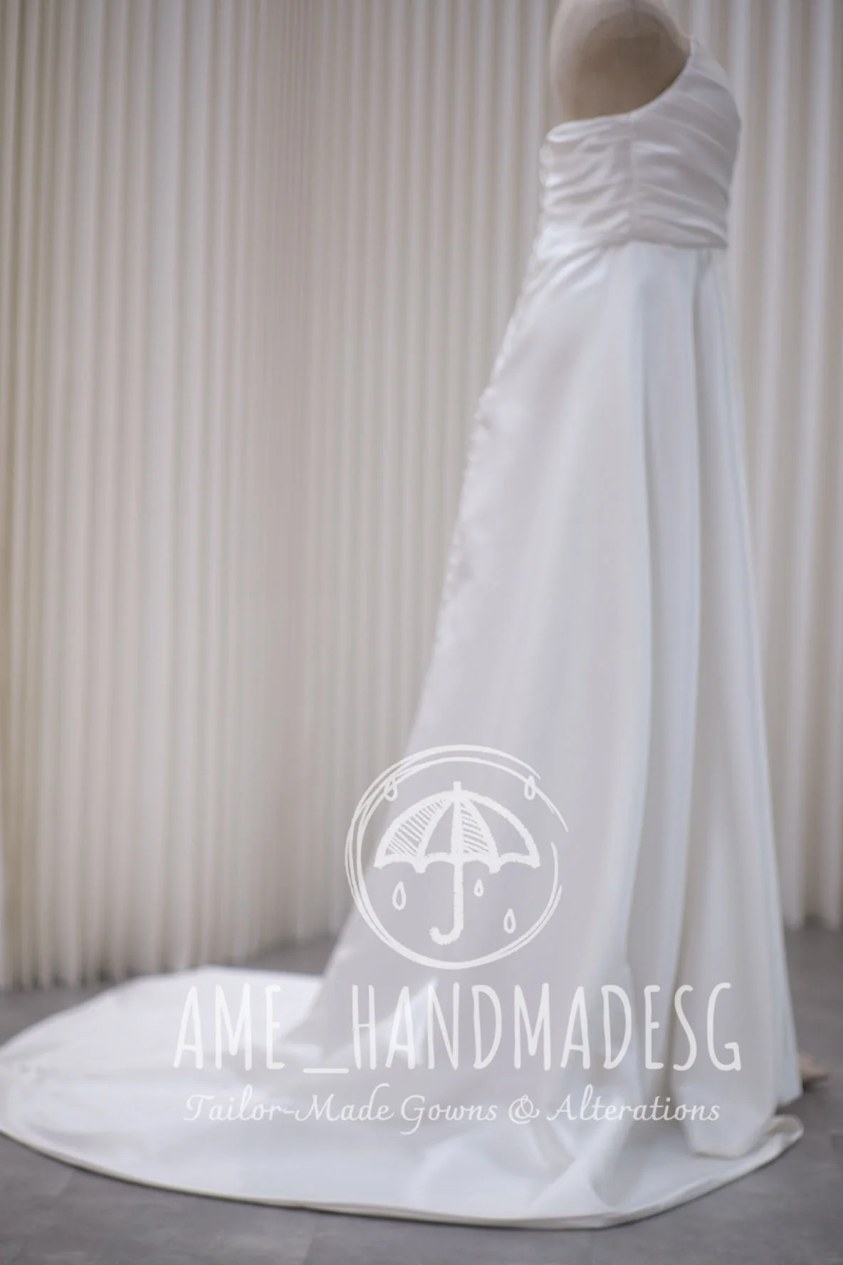 Lux Plain Pleated M-L Wedding Gown | Ready-to-Wear - Image 4