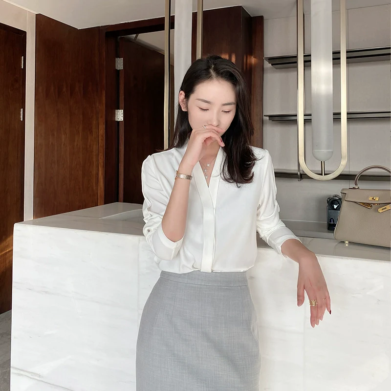 Women's Spring White V-Neck Loose Fit Casual Shirt Style - Image 6